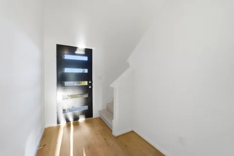 Elm gallery 7